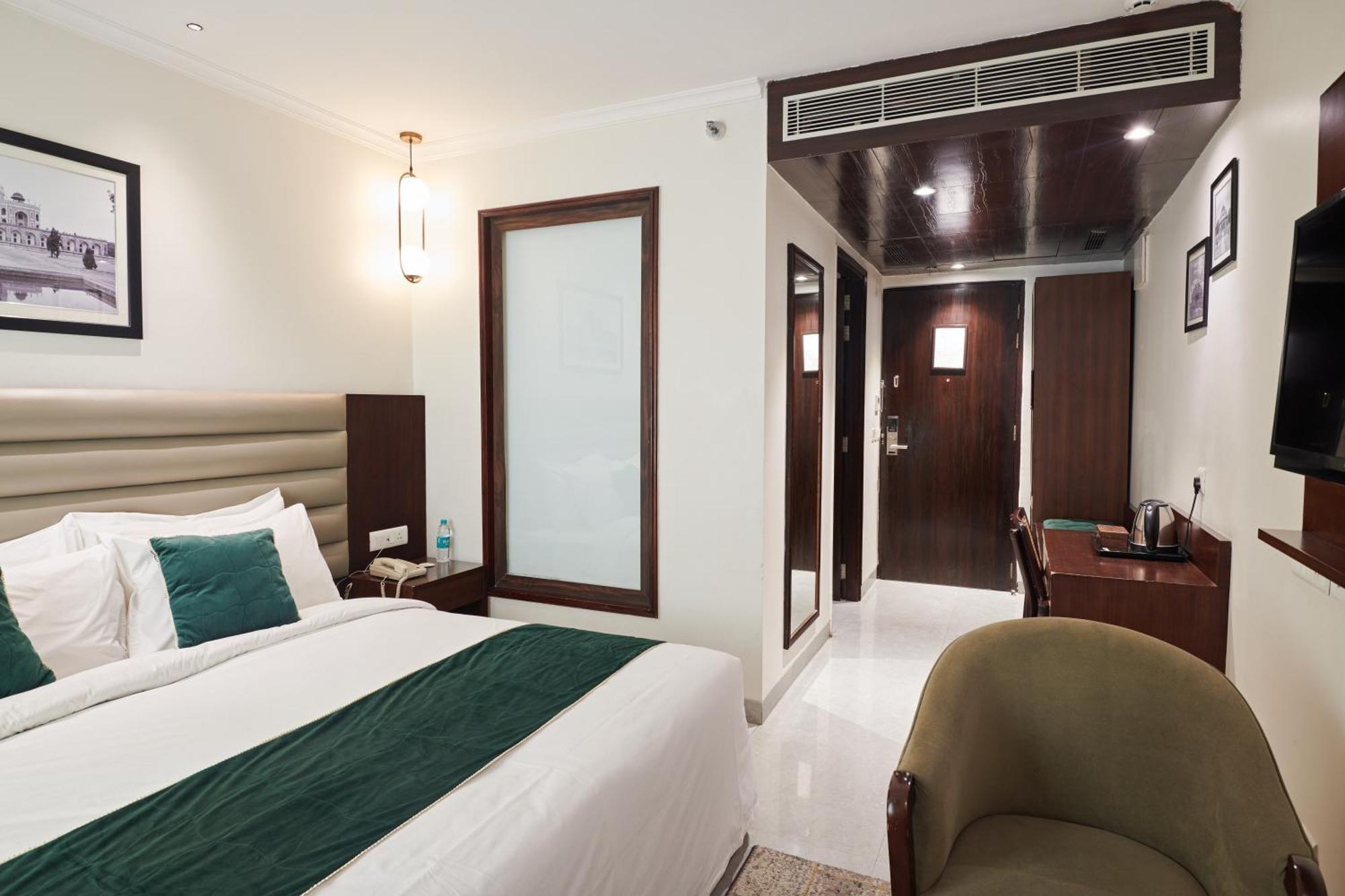 Deventure Sarovar Portico Patel Nagar Ню Делхи Екстериор снимка
