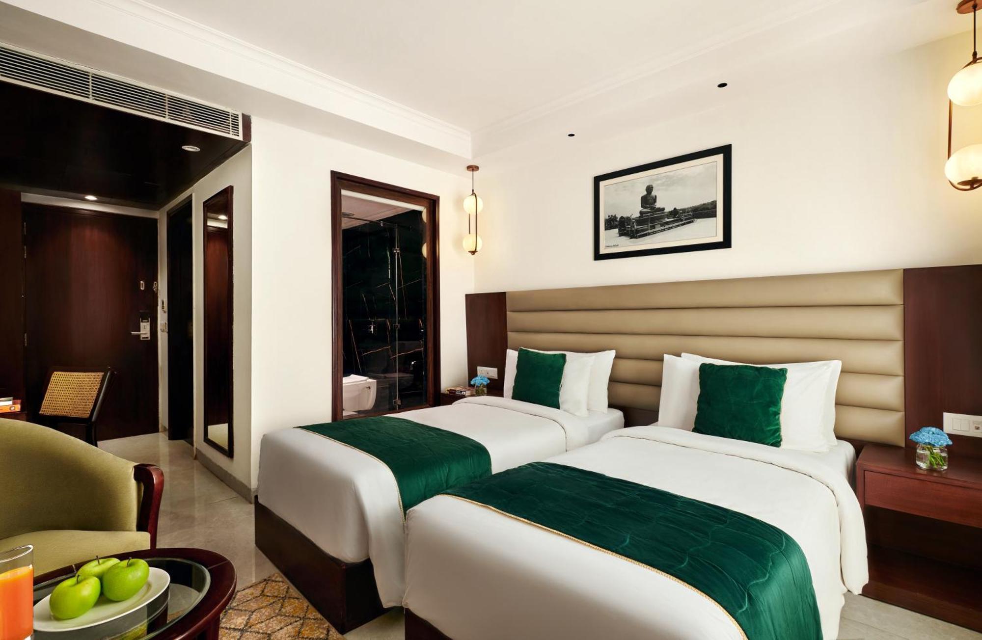 Deventure Sarovar Portico Patel Nagar Ню Делхи Екстериор снимка
